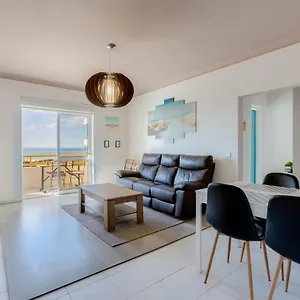 Apartamento Max Crib - Seafront 2 Bedroom With Ac And Private Parking In, Armação de Pêra
